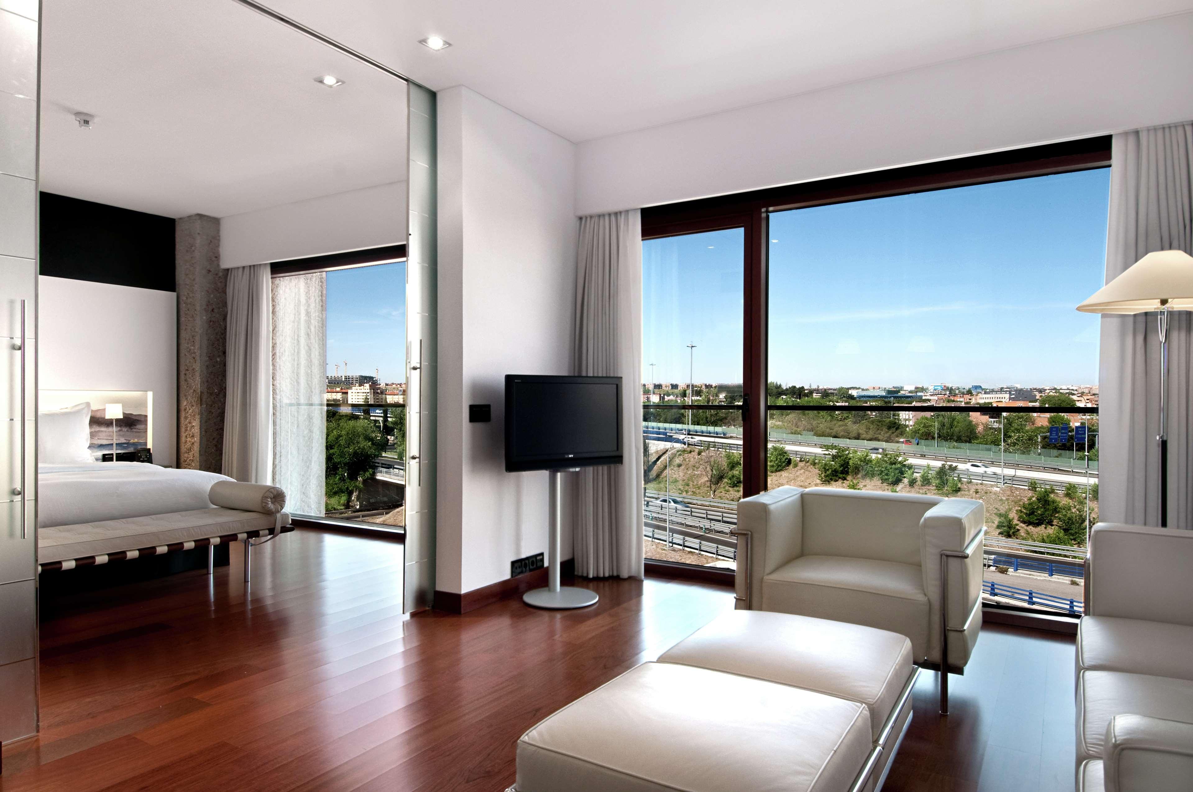 Отель Hilton Madrid Airport Номер фото