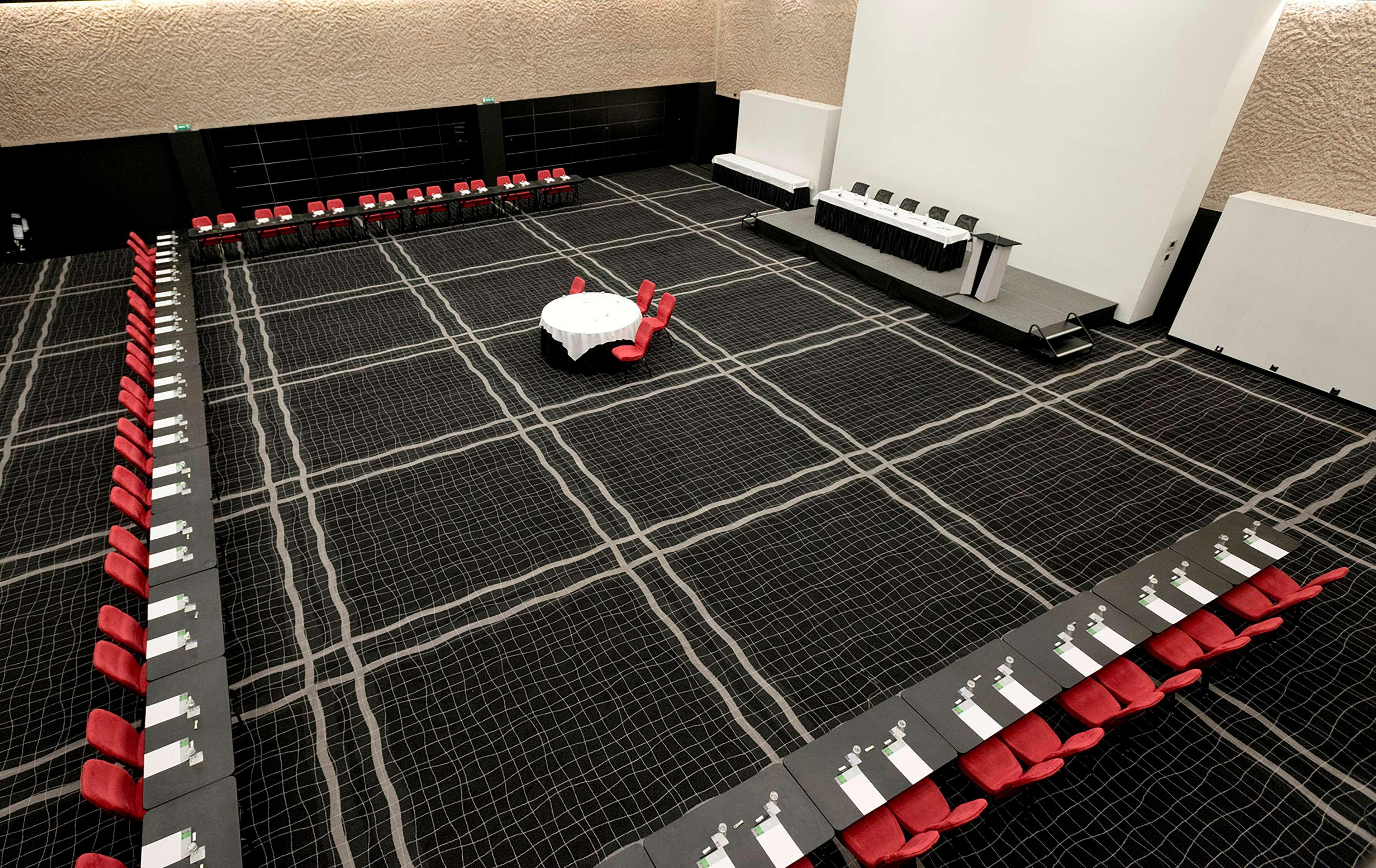Отель Hilton Madrid Airport Экстерьер фото
