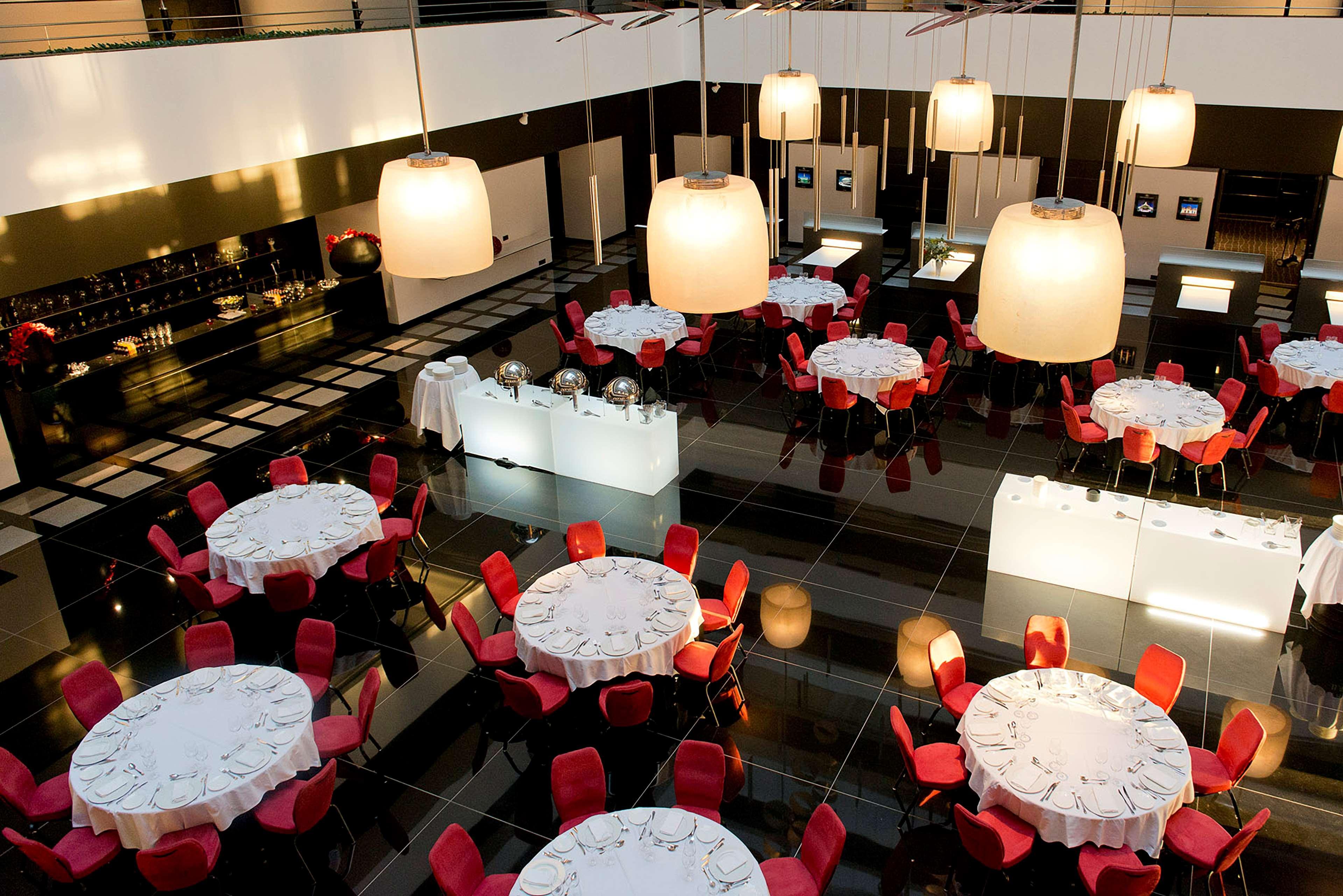 Отель Hilton Madrid Airport Экстерьер фото