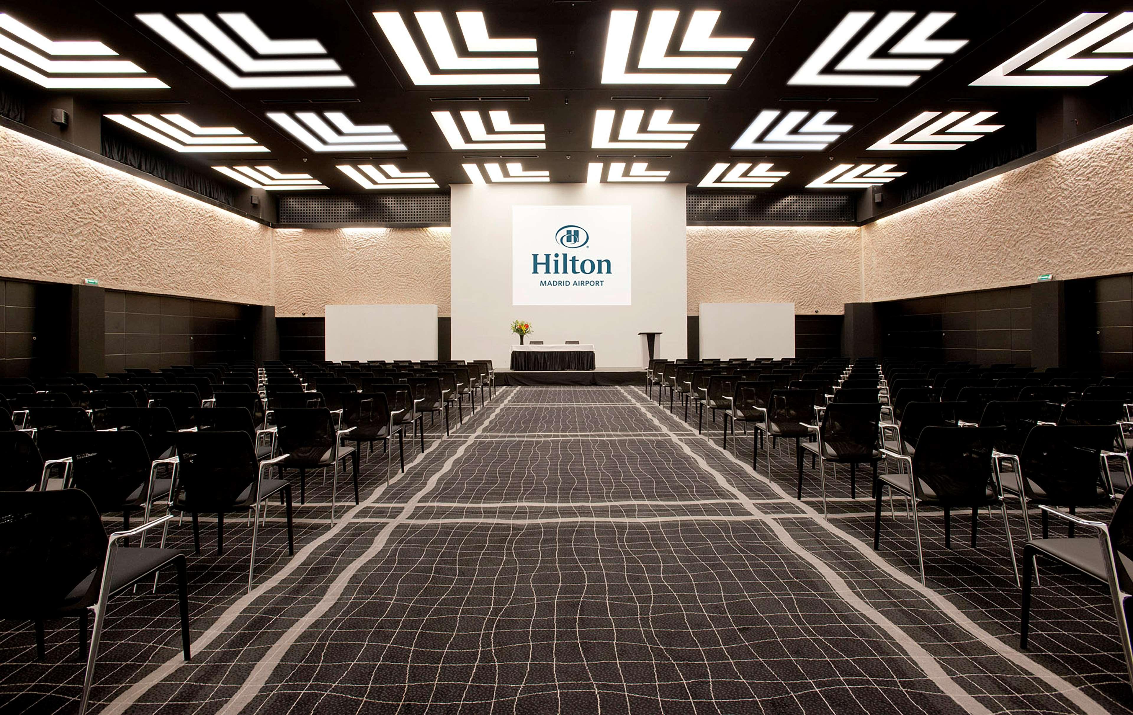 Отель Hilton Madrid Airport Экстерьер фото