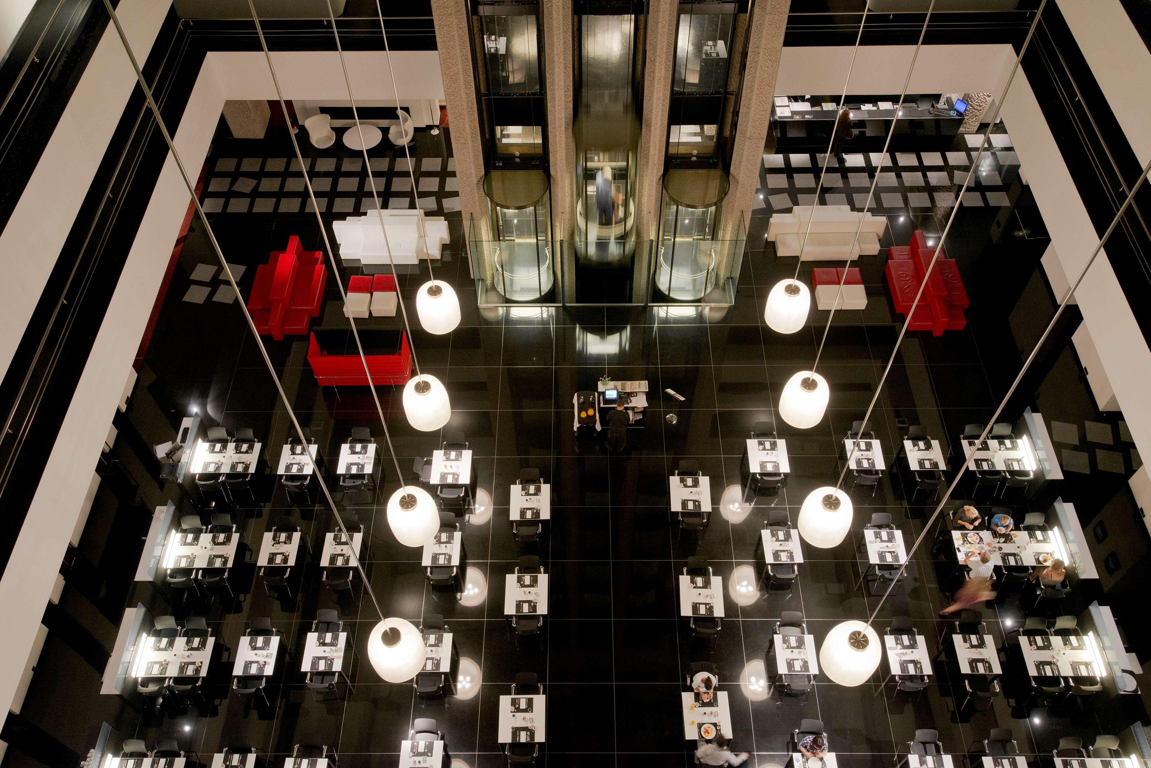 Отель Hilton Madrid Airport Экстерьер фото