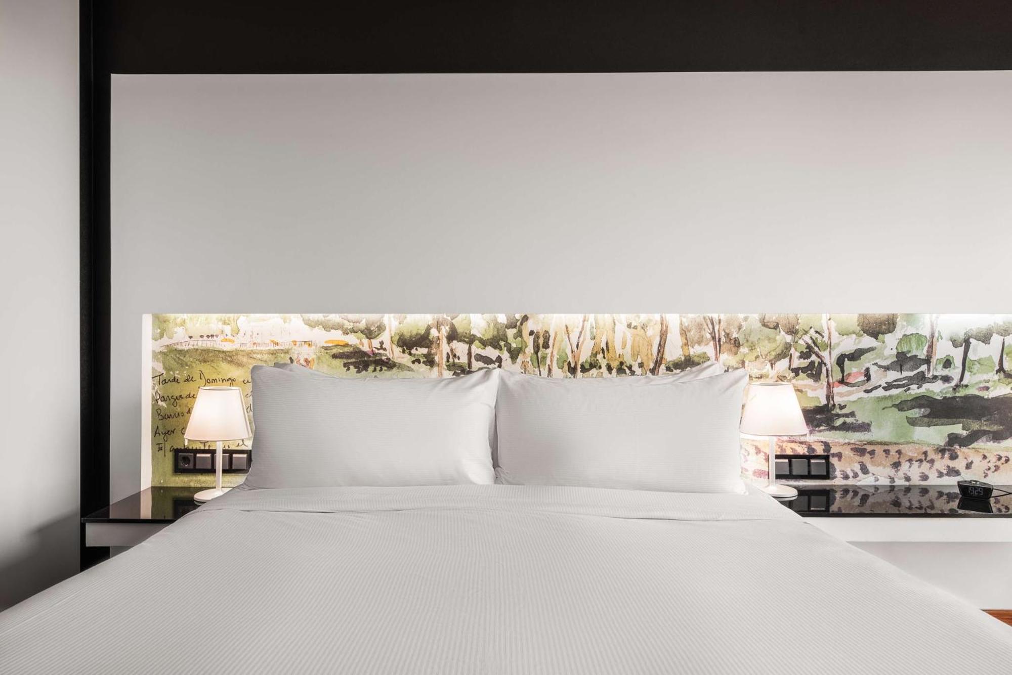 Отель Hilton Madrid Airport Экстерьер фото