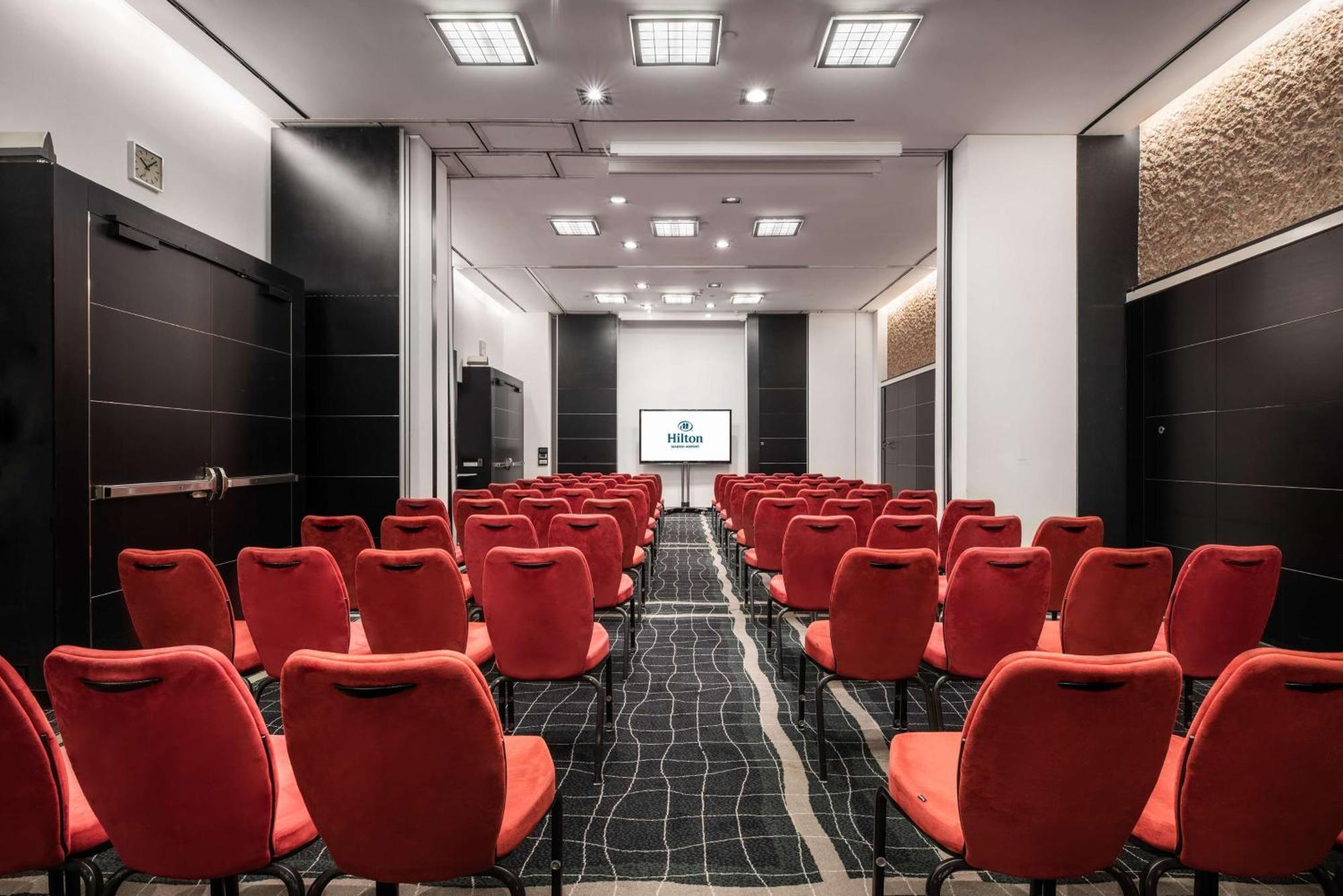 Отель Hilton Madrid Airport Экстерьер фото