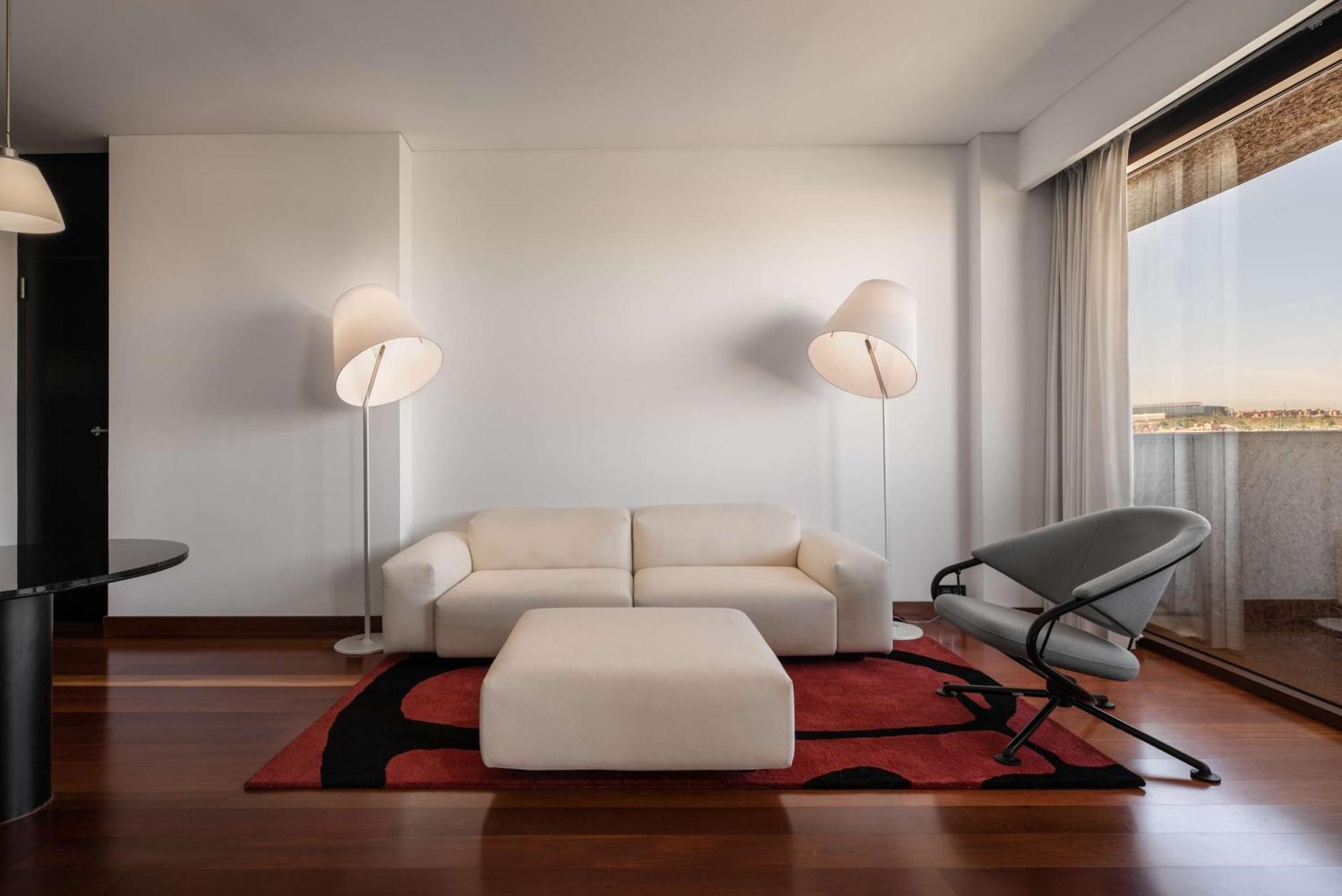 Отель Hilton Madrid Airport Экстерьер фото