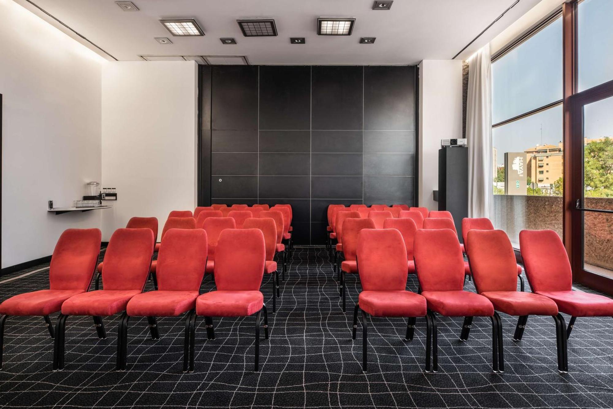 Отель Hilton Madrid Airport Экстерьер фото