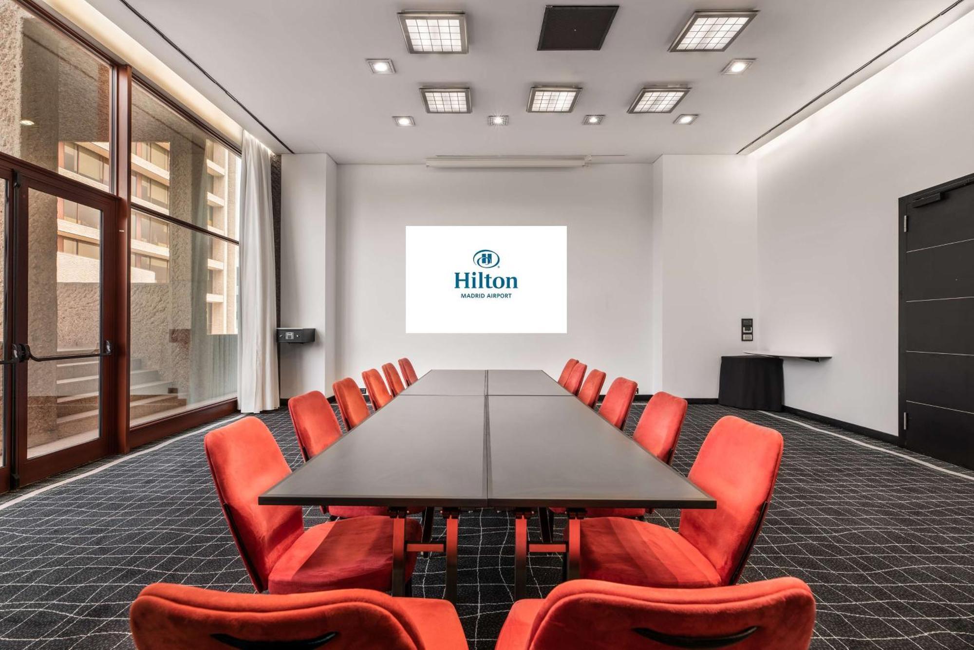 Отель Hilton Madrid Airport Экстерьер фото