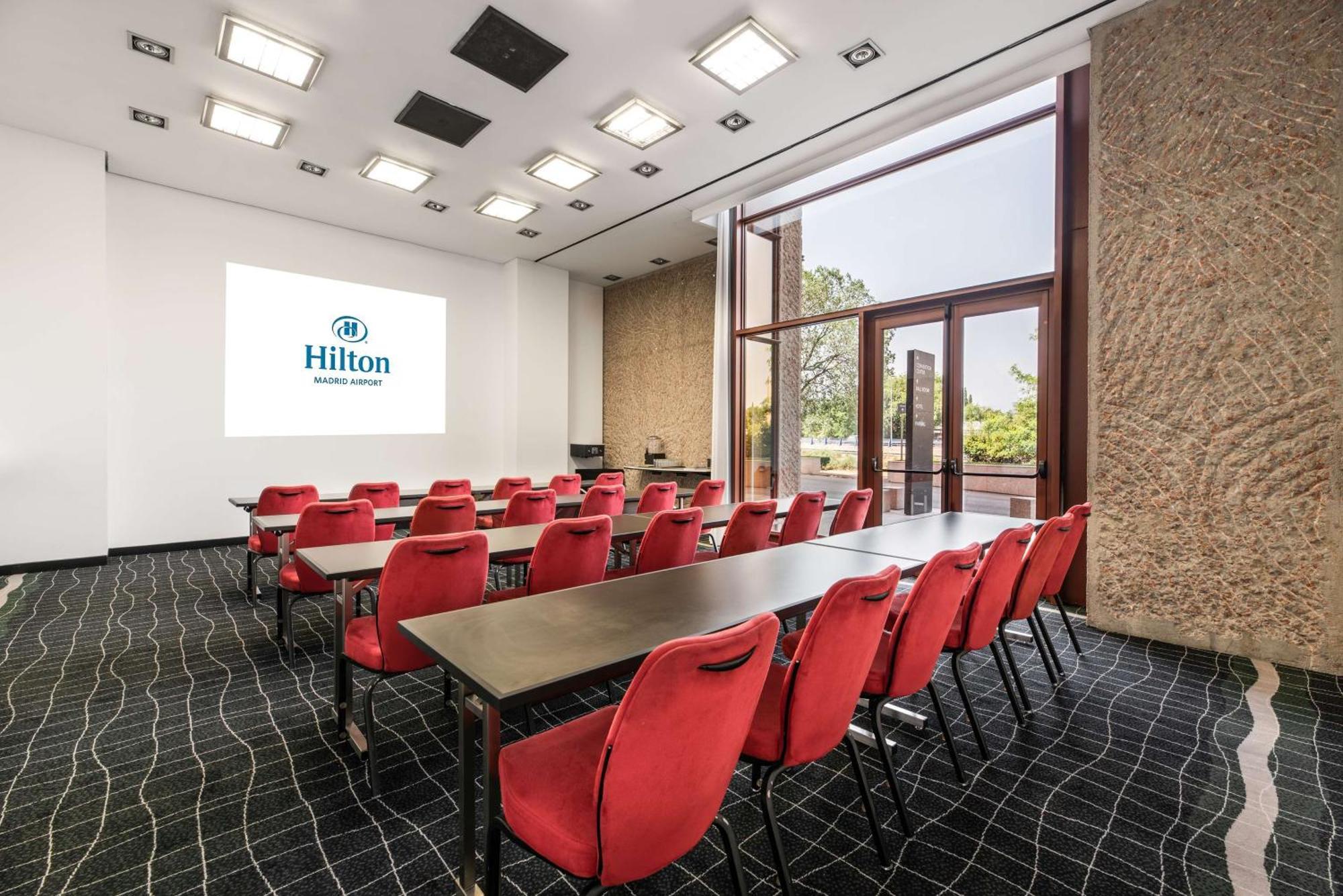 Отель Hilton Madrid Airport Экстерьер фото