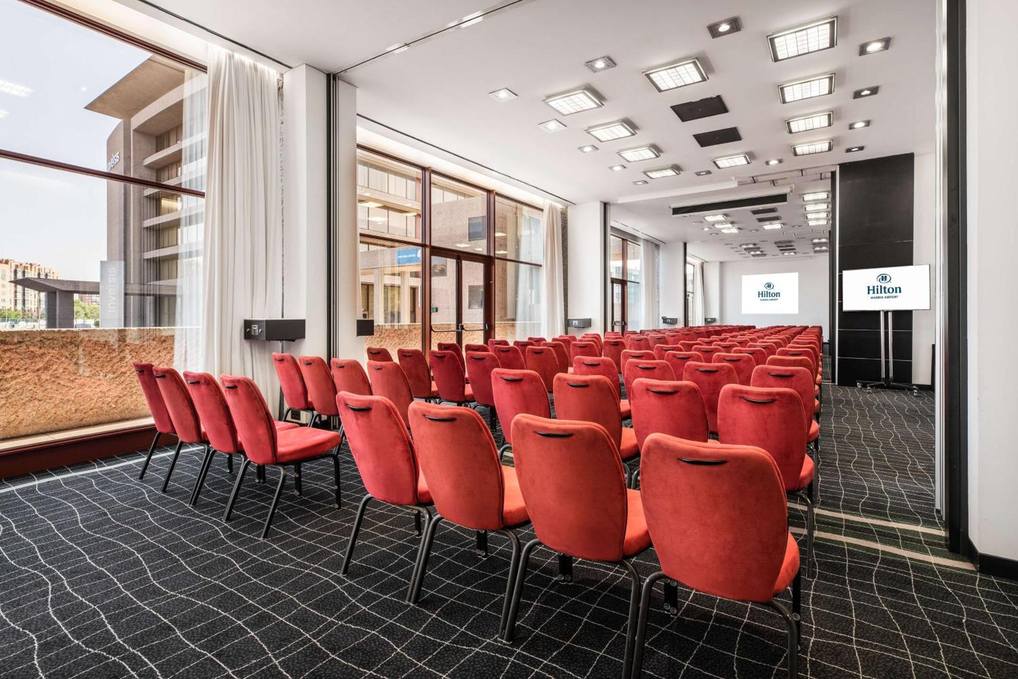 Отель Hilton Madrid Airport Экстерьер фото